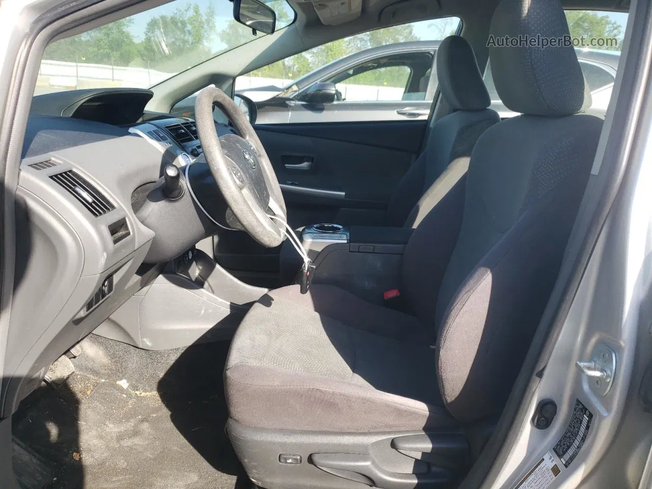 2013 Toyota Prius V  Серебряный vin: JTDZN3EU1D3187744