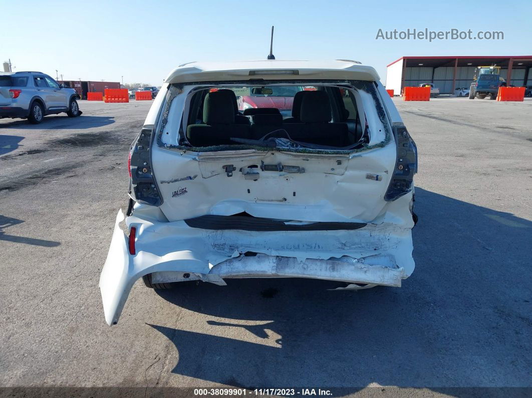 2012 Toyota Prius V Two Белый vin: JTDZN3EU2C3094424