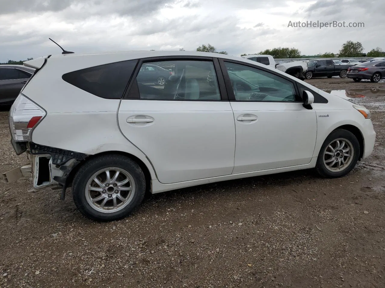 2014 Toyota Prius V  White vin: JTDZN3EU2E3312316