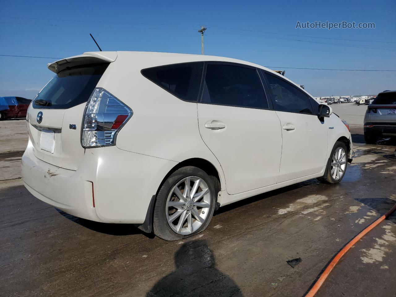 2013 Toyota Prius V  White vin: JTDZN3EU5D3190372