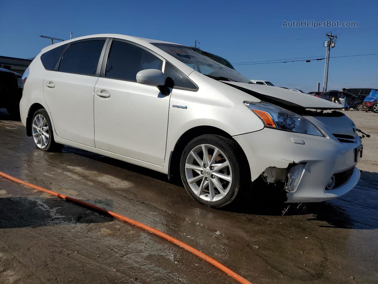 2013 Toyota Prius V  White vin: JTDZN3EU5D3190372