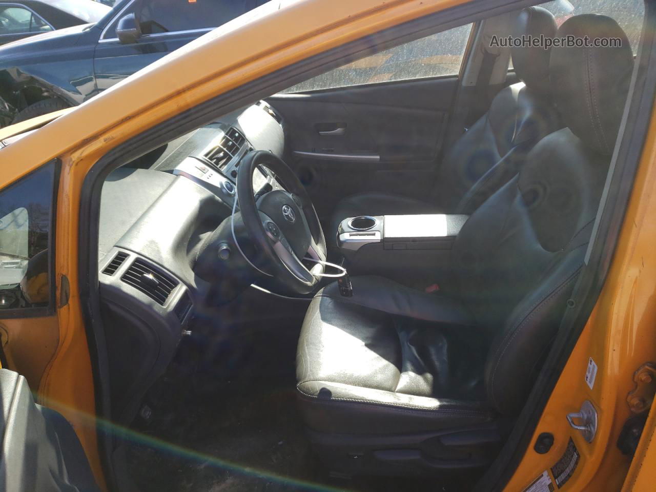 2013 Toyota Prius V  Orange vin: JTDZN3EU6D3201024