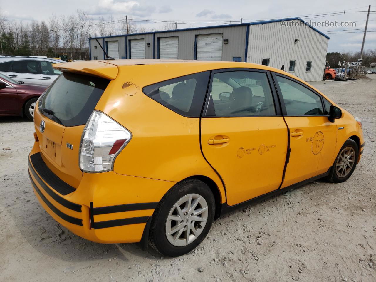 2013 Toyota Prius V  Оранжевый vin: JTDZN3EU6D3201024