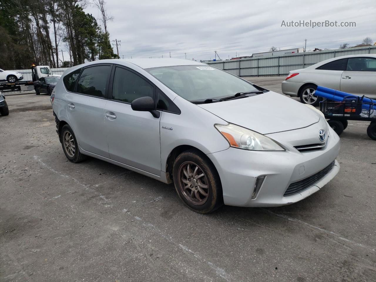 2014 Toyota Prius V  Silver vin: JTDZN3EU6E3295052