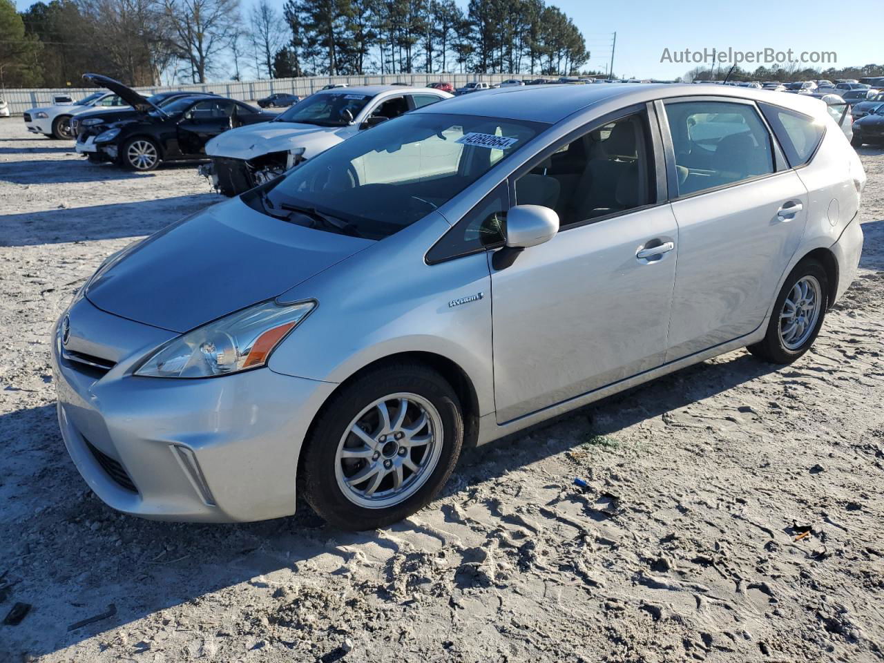 2014 Toyota Prius V  Серебряный vin: JTDZN3EU6E3357906