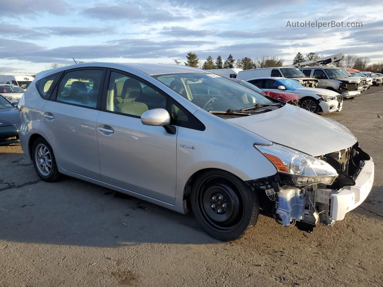 2014 Toyota Prius V  Серебряный vin: JTDZN3EU7E3327457