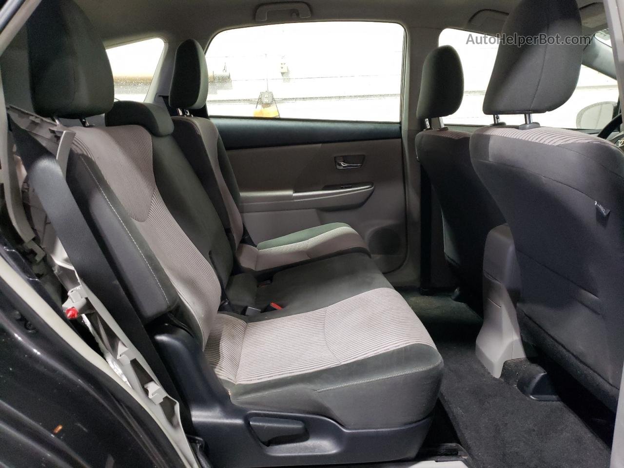 2017 Toyota Prius V  Серый vin: JTDZN3EU7HJ070588