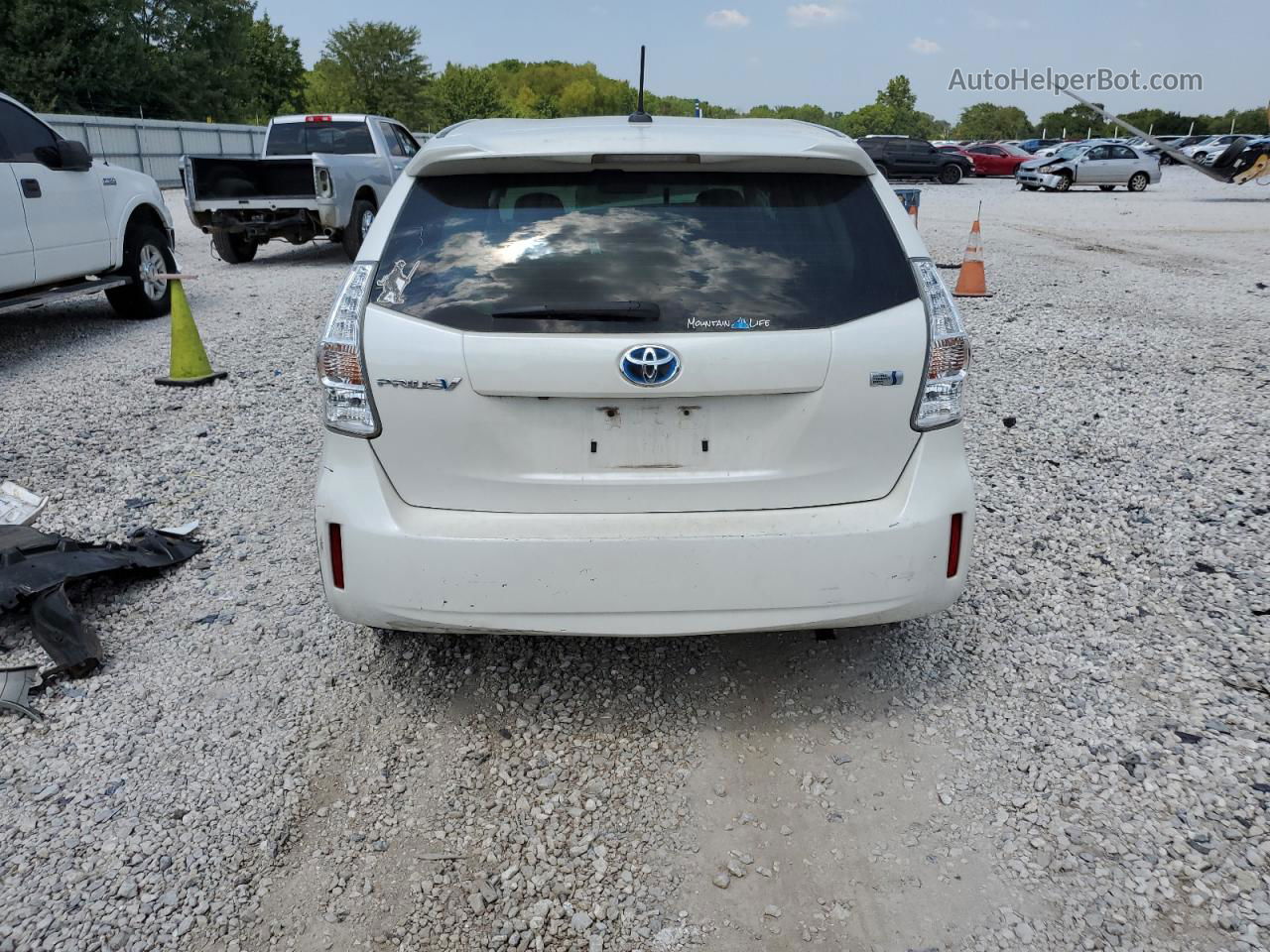 2012 Toyota Prius V  White vin: JTDZN3EU8C3151726