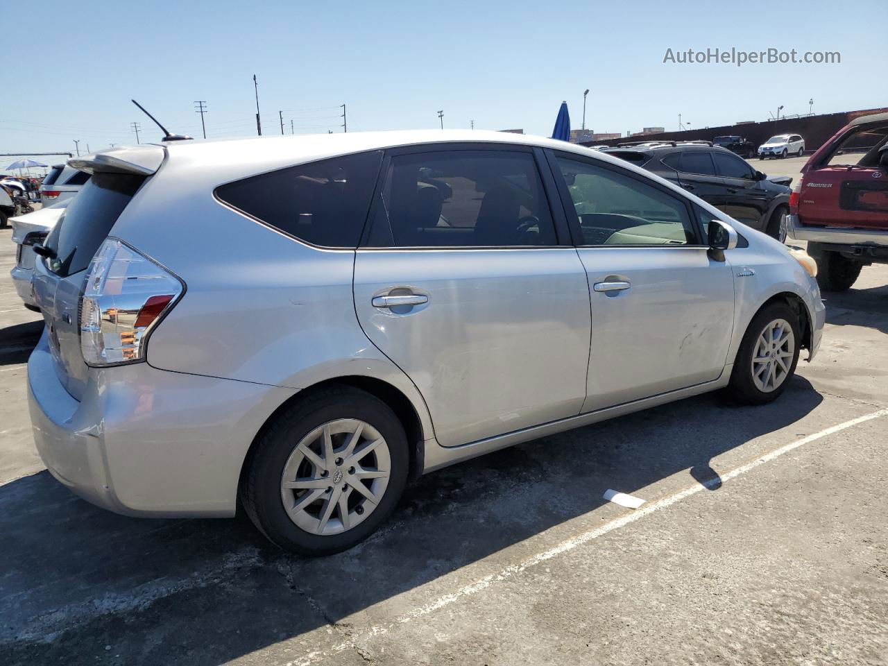 2013 Toyota Prius V  Серебряный vin: JTDZN3EU9D3258382