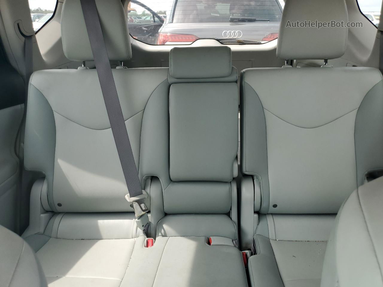 2013 Toyota Prius V  Серый vin: JTDZN3EUXD3187435