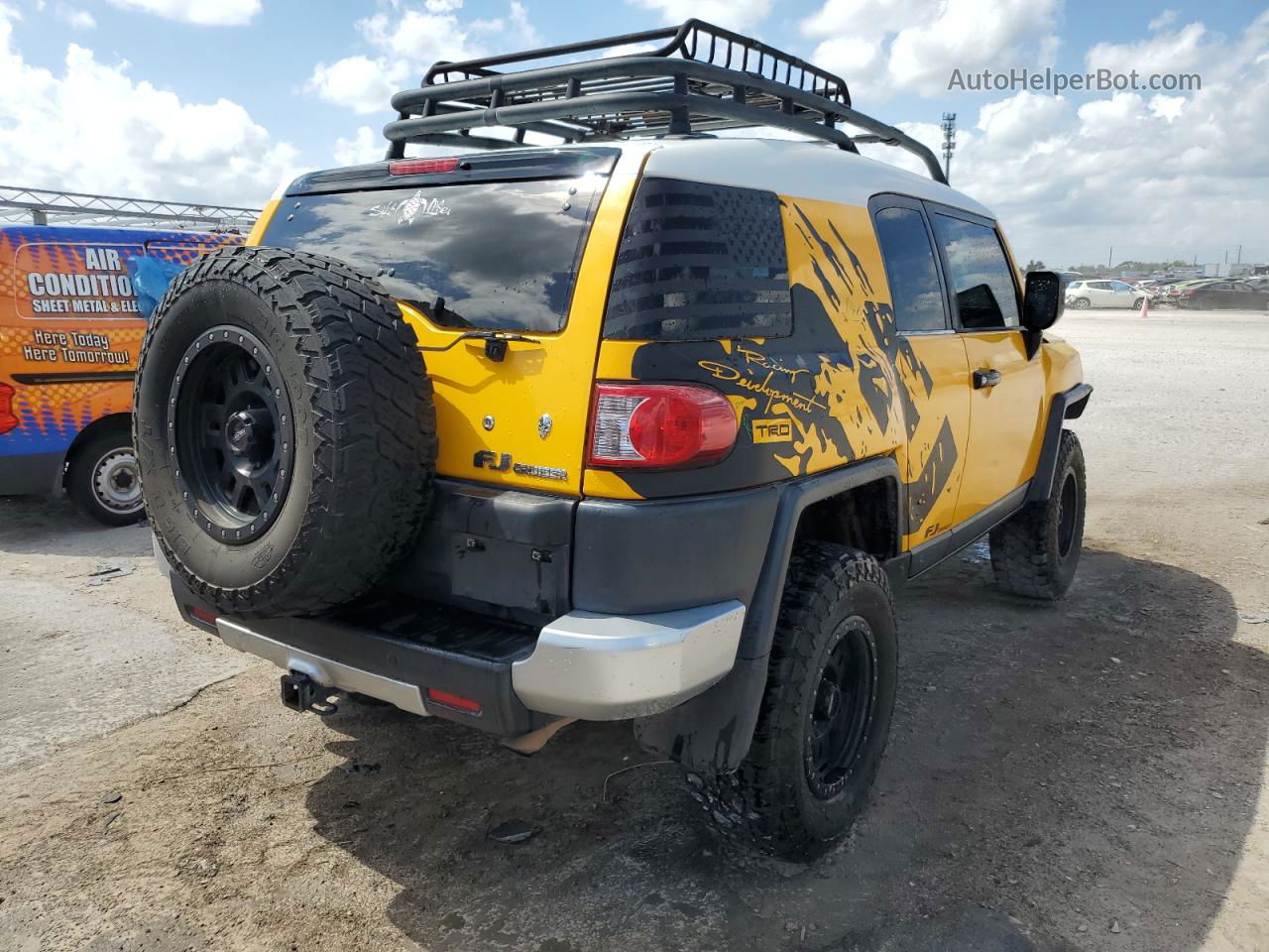 2007 Toyota Fj Cruiser  Gold vin: JTEBU11F470005987