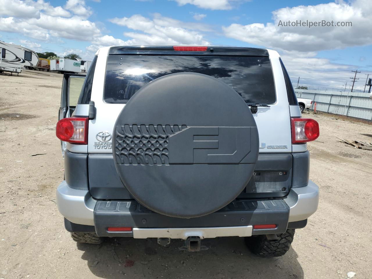 2007 Toyota Fj Cruiser  Silver vin: JTEBU11F570082612