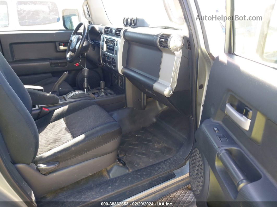 2010 Toyota Fj Cruiser   Серебряный vin: JTEBU4BF8AK082390