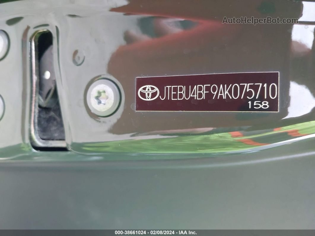 2010 Toyota Fj Cruiser   Зеленый vin: JTEBU4BF9AK075710