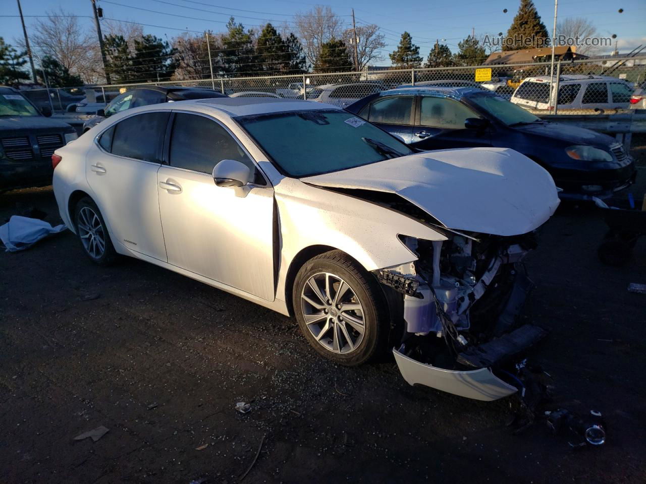 2018 Lexus Es 300h White vin: JTHBW1GG1J2173613