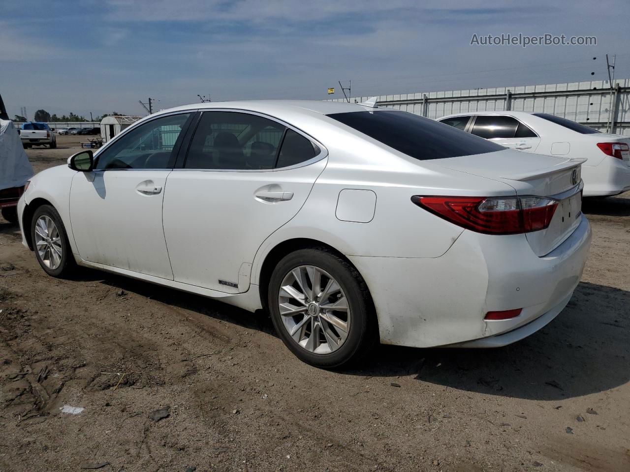 2014 Lexus Es 300h White vin: JTHBW1GG9E2047697