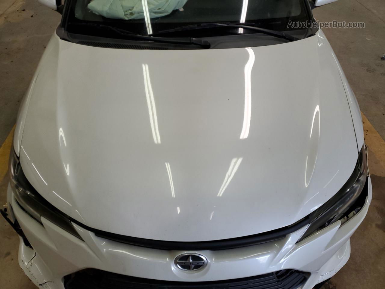 2015 Toyota Scion Tc  White vin: JTKJF5C77FJ003739