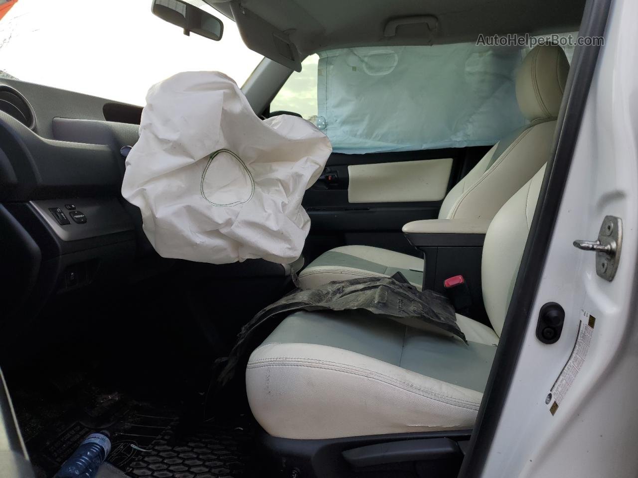 2015 Toyota Scion Xb  Белый vin: JTLZE4FE6FJ070256