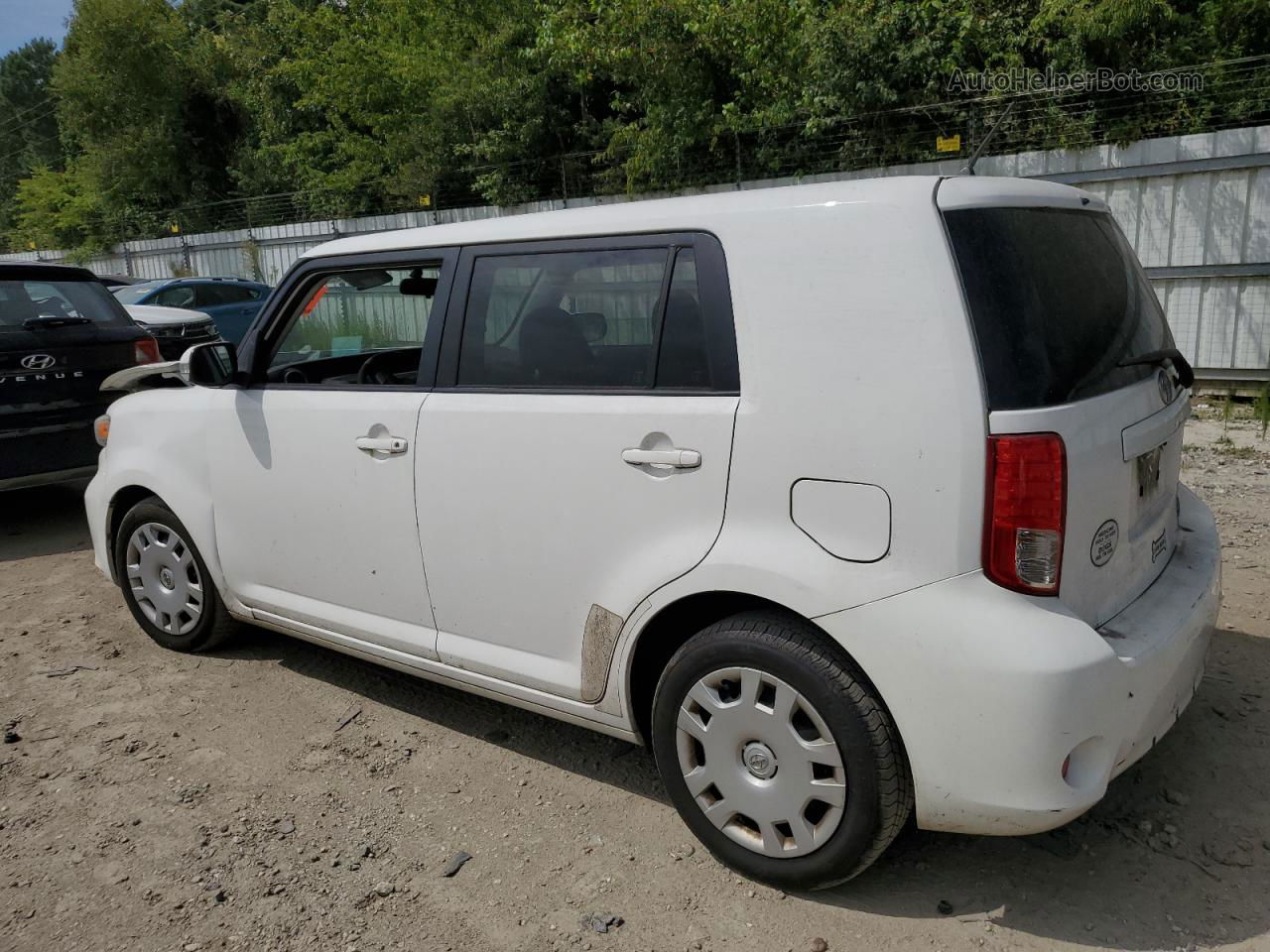 2015 Toyota Scion Xb  White vin: JTLZE4FE8FJ072459