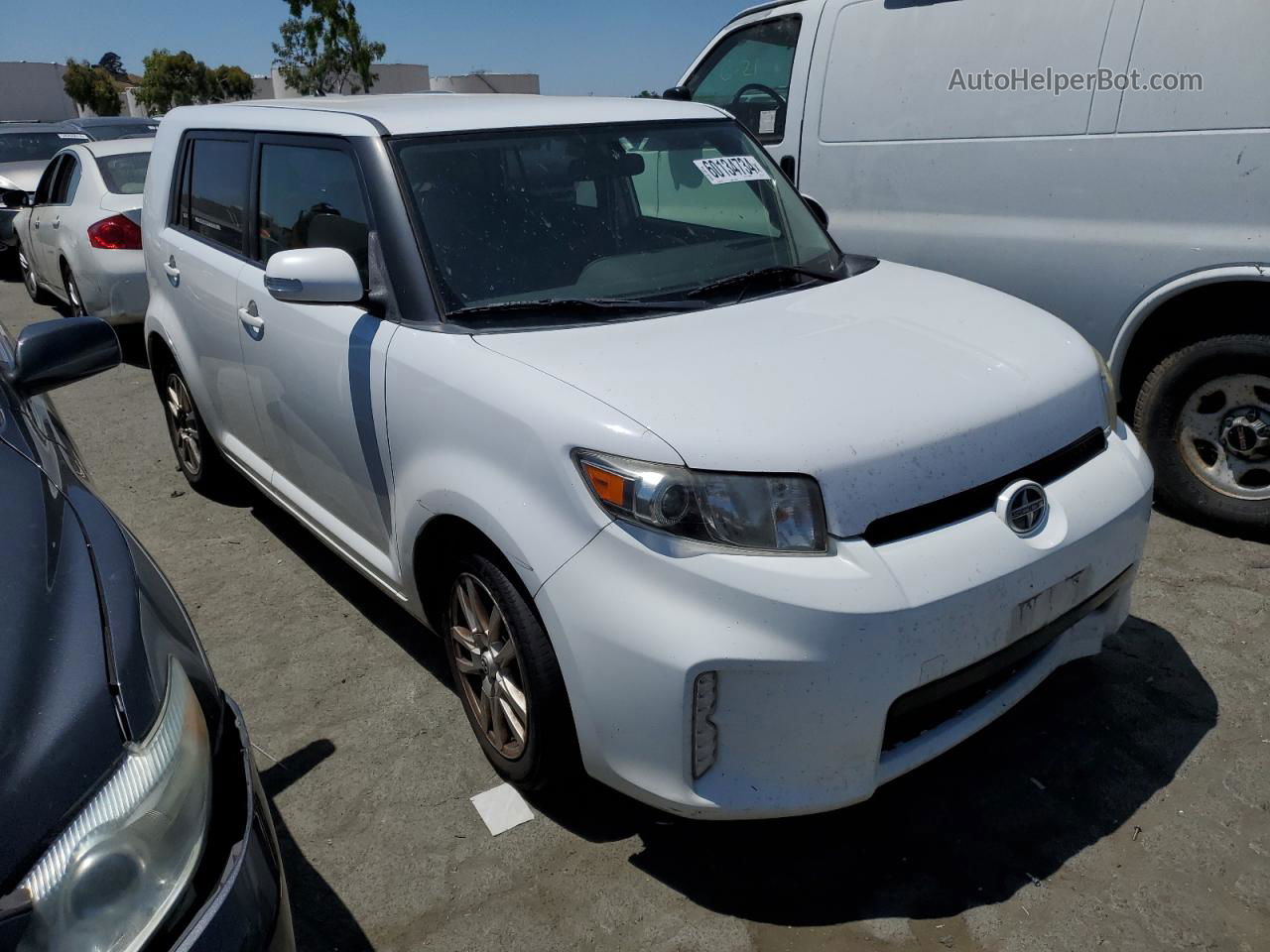 2015 Toyota Scion Xb  White vin: JTLZE4FE9FJ067013