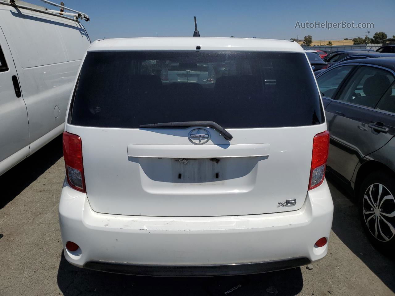 2015 Toyota Scion Xb  White vin: JTLZE4FE9FJ067013