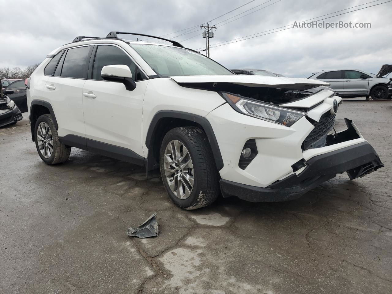 2019 Toyota Rav4 Xle Premium White vin: JTMA1RFV2KD509091