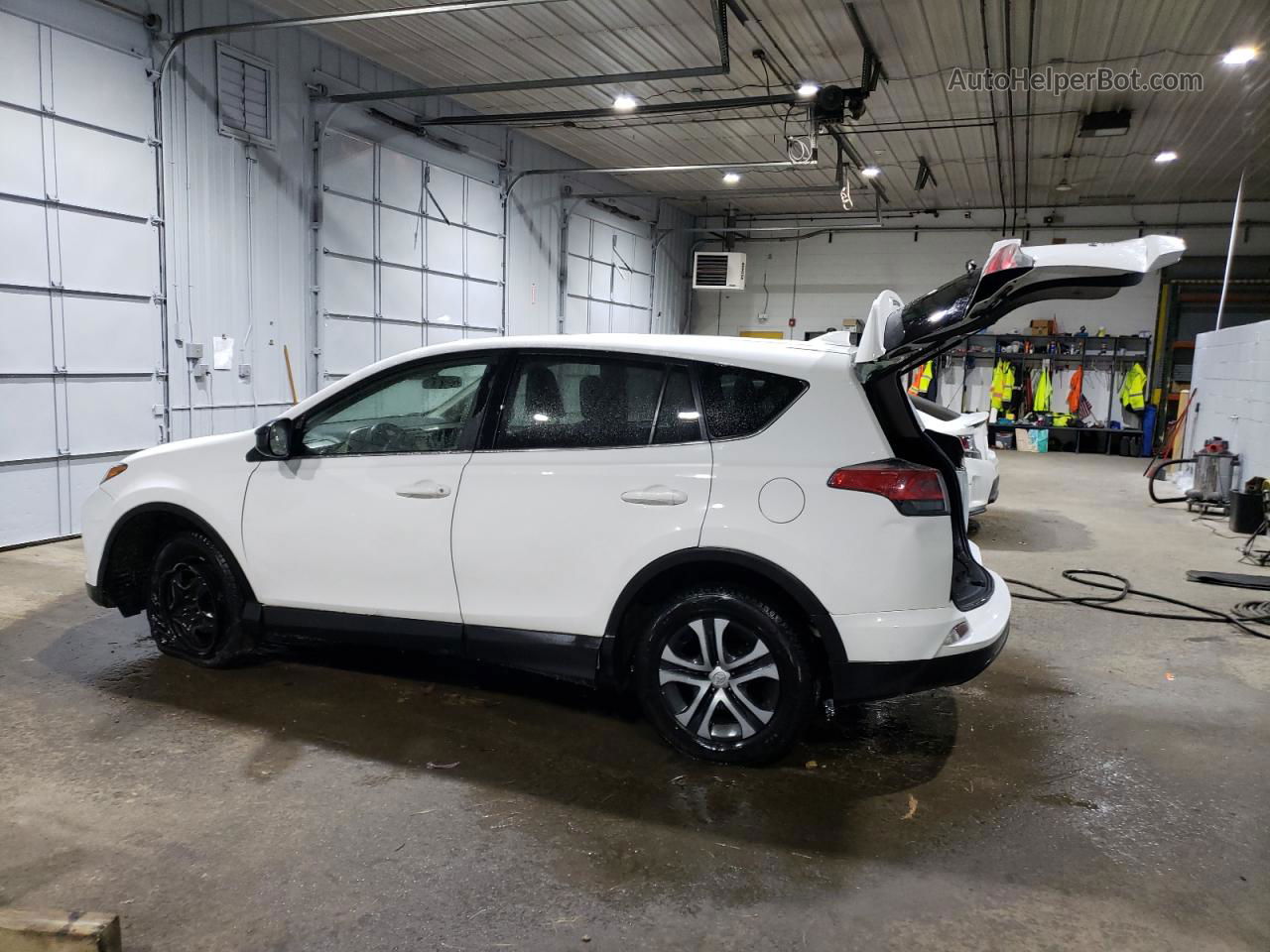 2018 Toyota Rav4 Le White vin: JTMBFREV1JJ718295