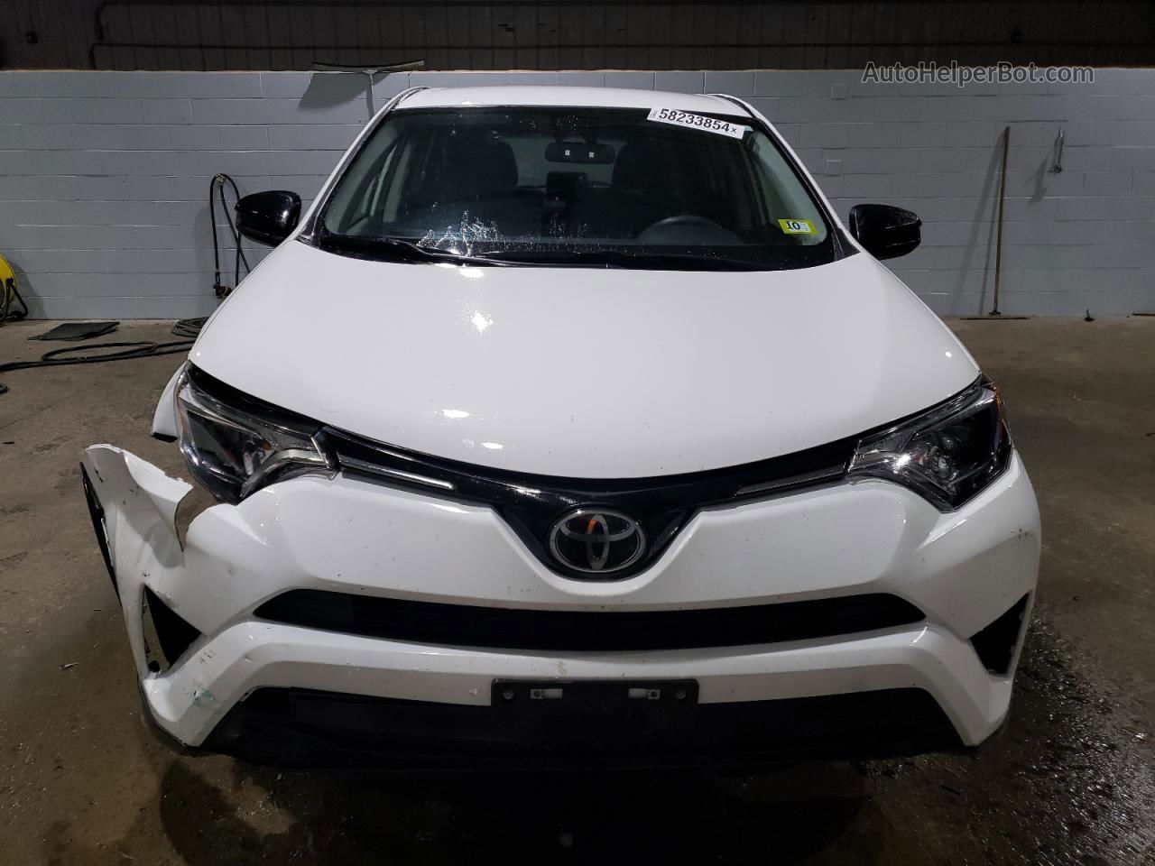 2018 Toyota Rav4 Le Белый vin: JTMBFREV1JJ718295