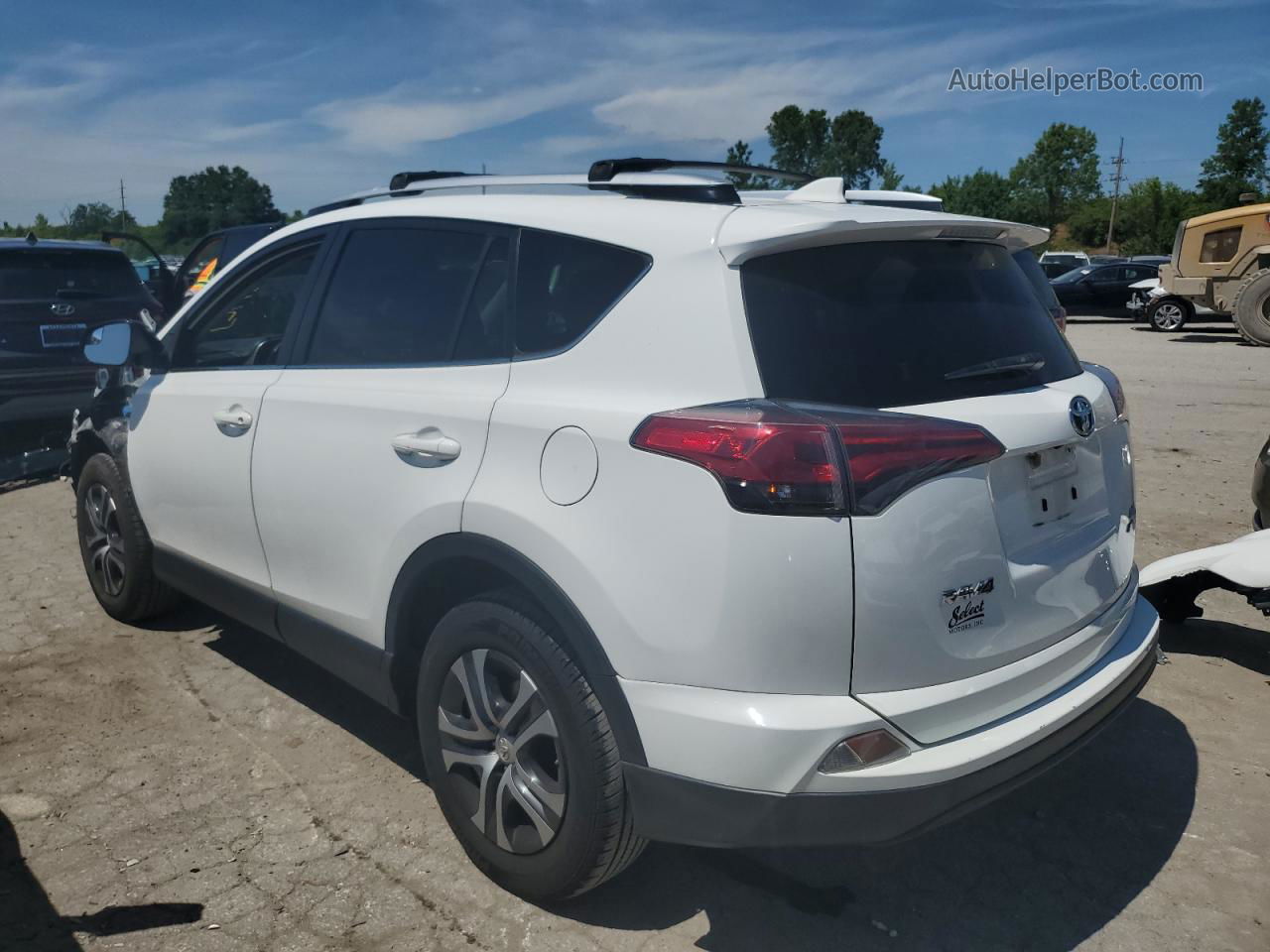 2016 Toyota Rav4 Le White vin: JTMBFREV2GJ055554