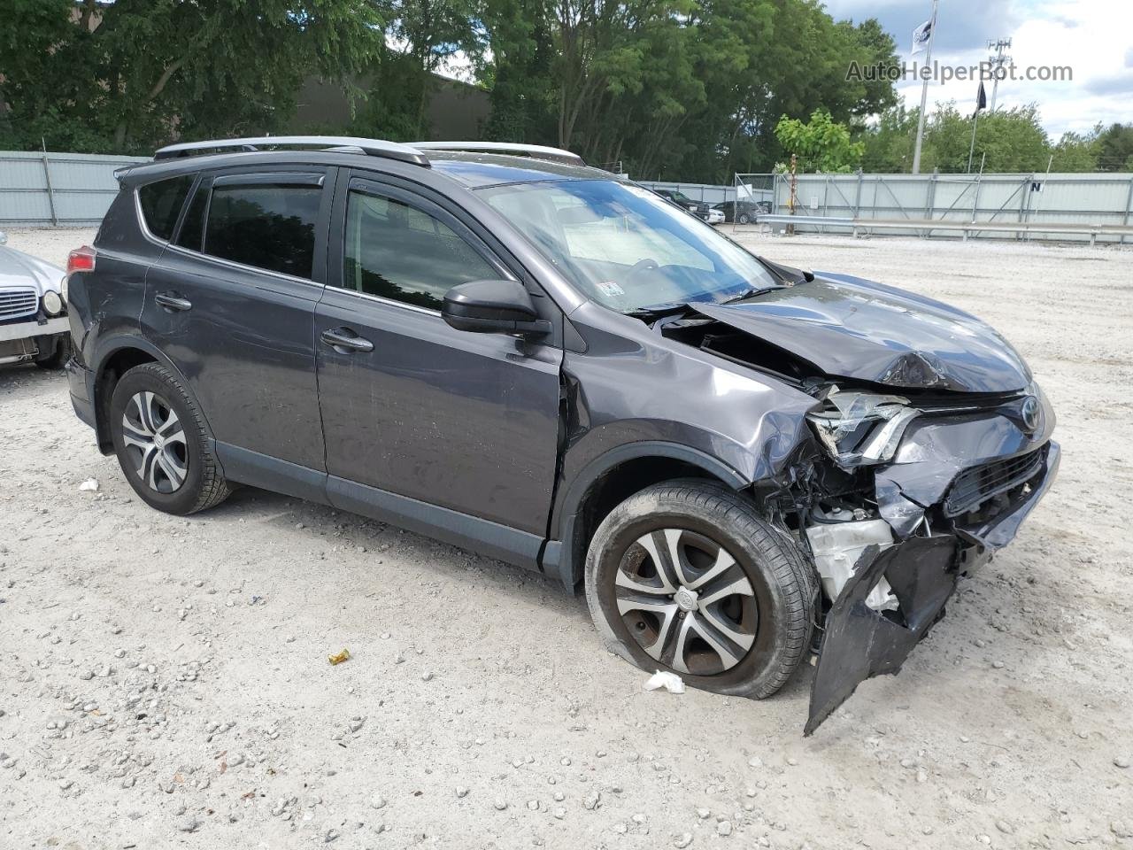 2017 Toyota Rav4 Le Gray vin: JTMBFREV2HJ143537