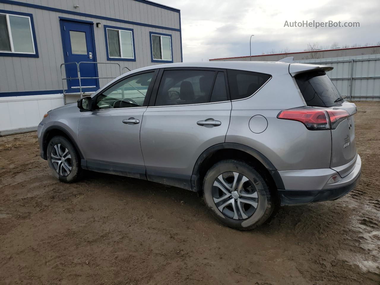 2018 Toyota Rav4 Le Silver vin: JTMBFREV2JJ200308