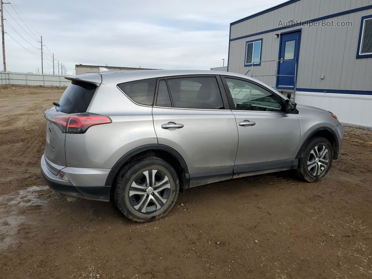 2018 Toyota Rav4 Le Silver vin: JTMBFREV2JJ200308