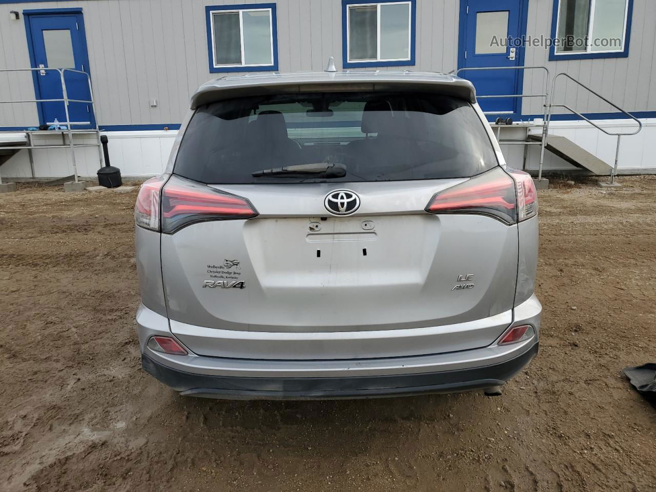 2018 Toyota Rav4 Le Silver vin: JTMBFREV2JJ200308