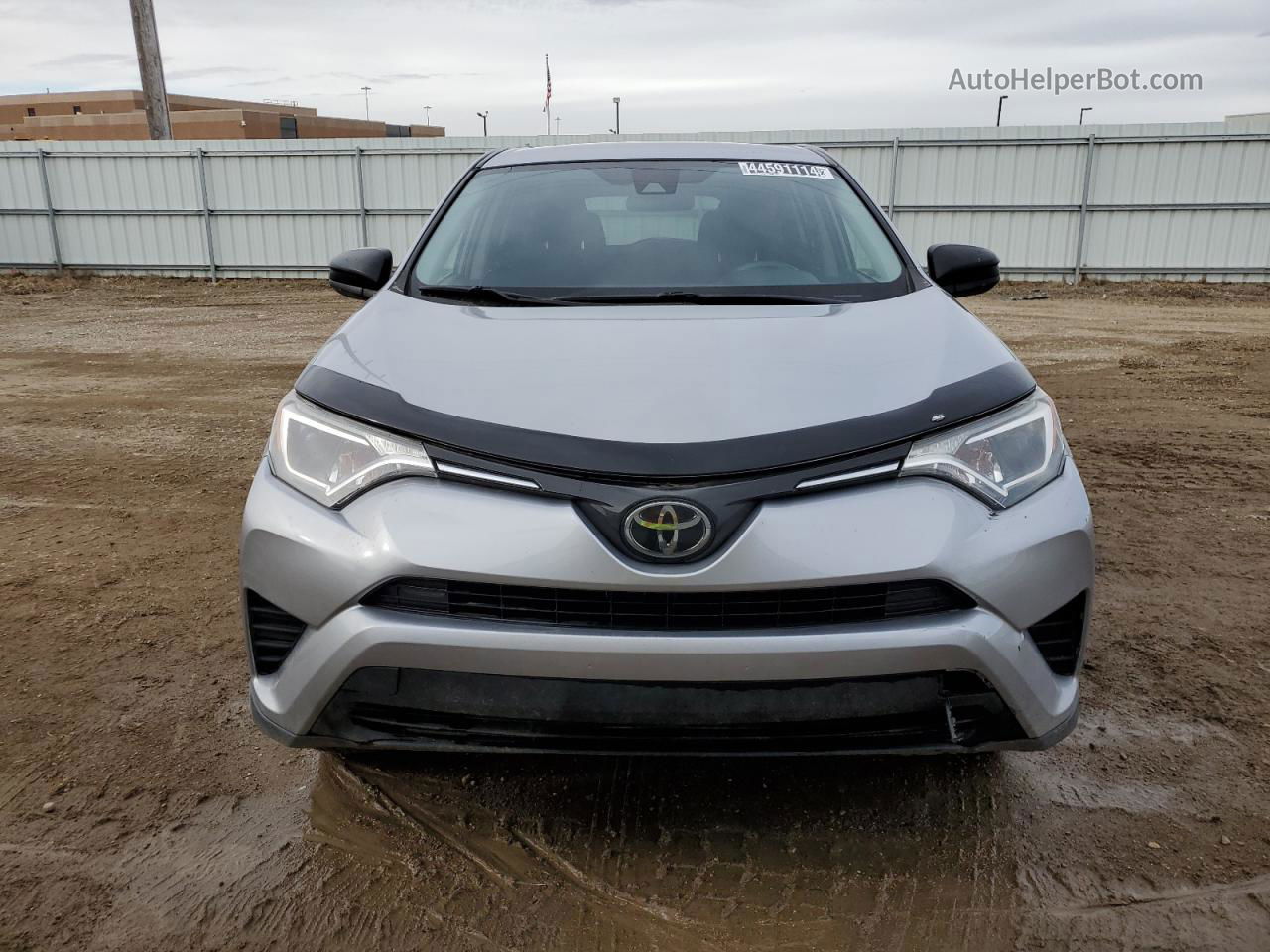 2018 Toyota Rav4 Le Silver vin: JTMBFREV2JJ200308