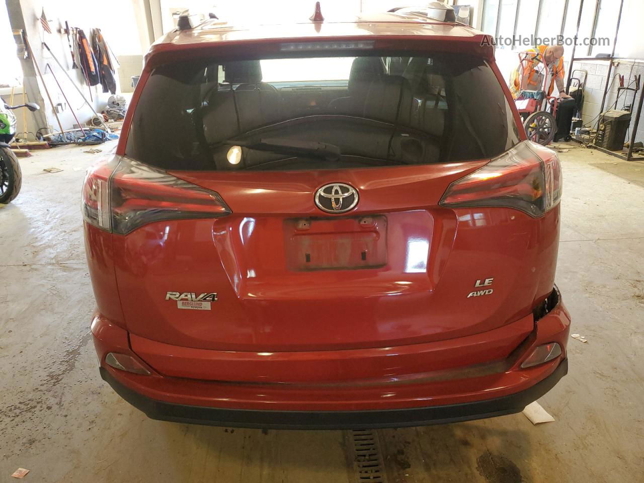 2017 Toyota Rav4 Le Red vin: JTMBFREV4HJ133589