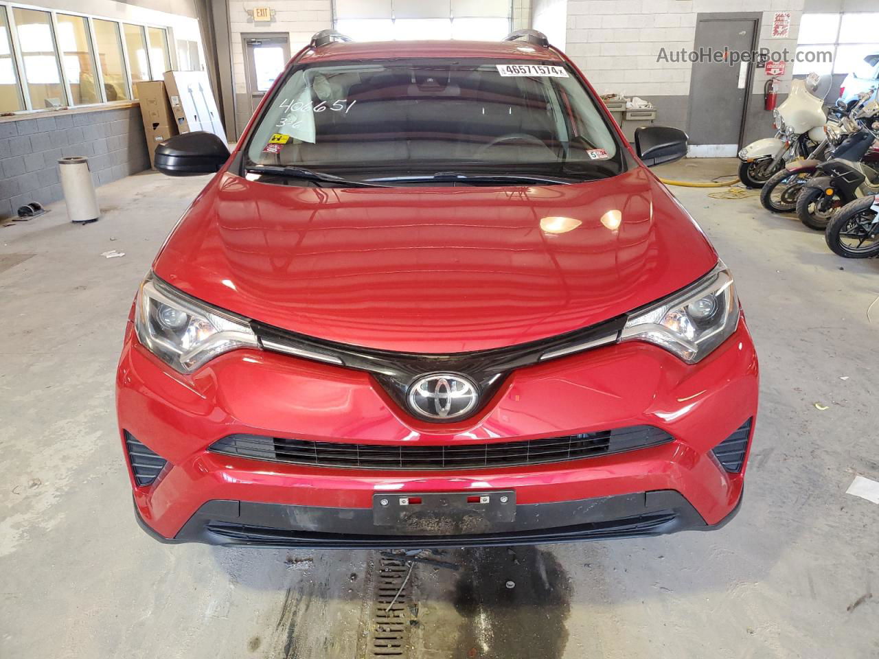 2017 Toyota Rav4 Le Red vin: JTMBFREV4HJ133589