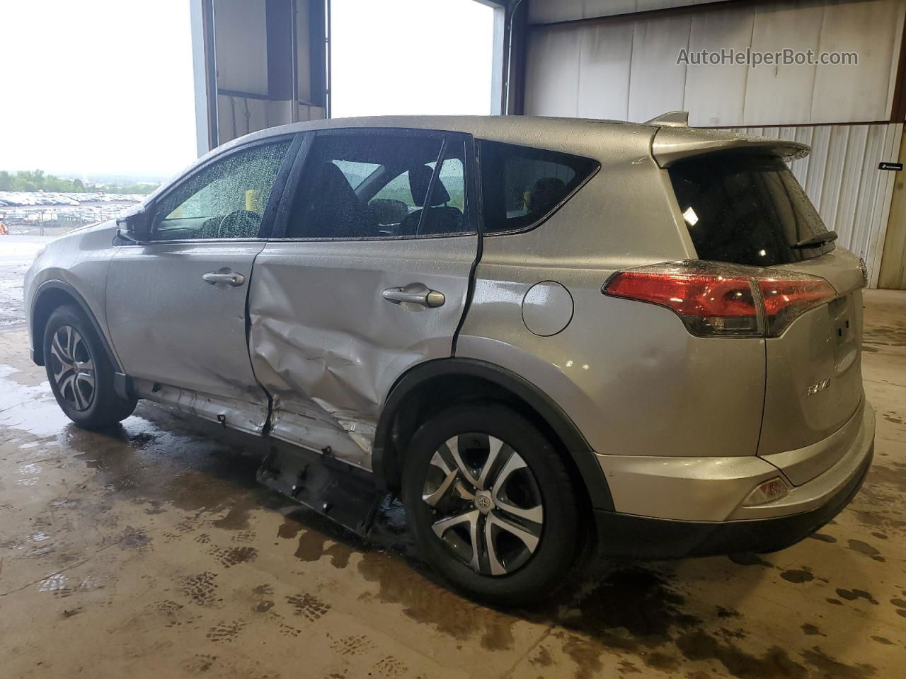 2018 Toyota Rav4 Le Gray vin: JTMBFREV4JJ195189