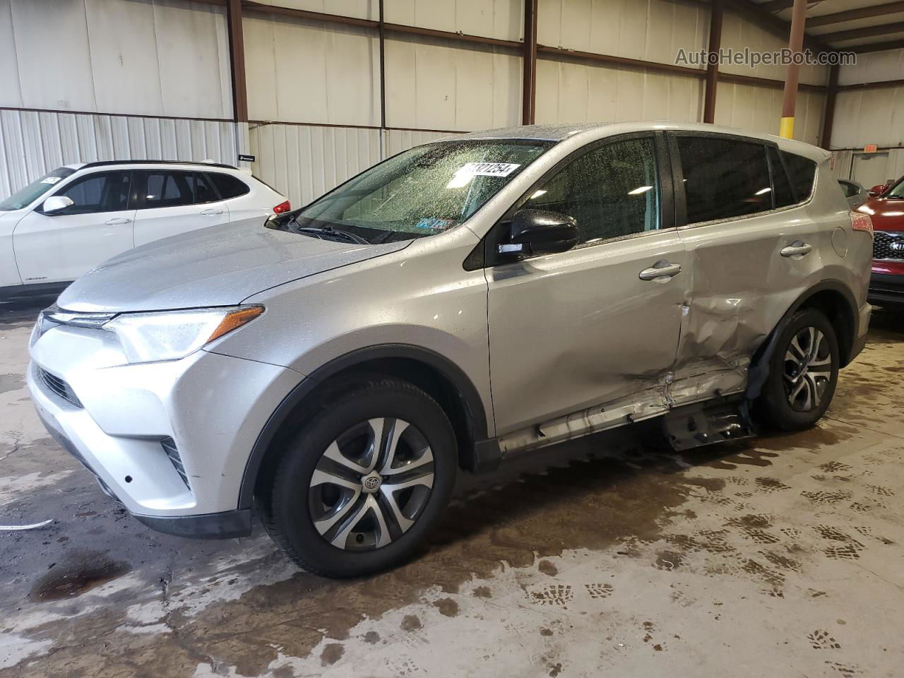 2018 Toyota Rav4 Le Gray vin: JTMBFREV4JJ195189