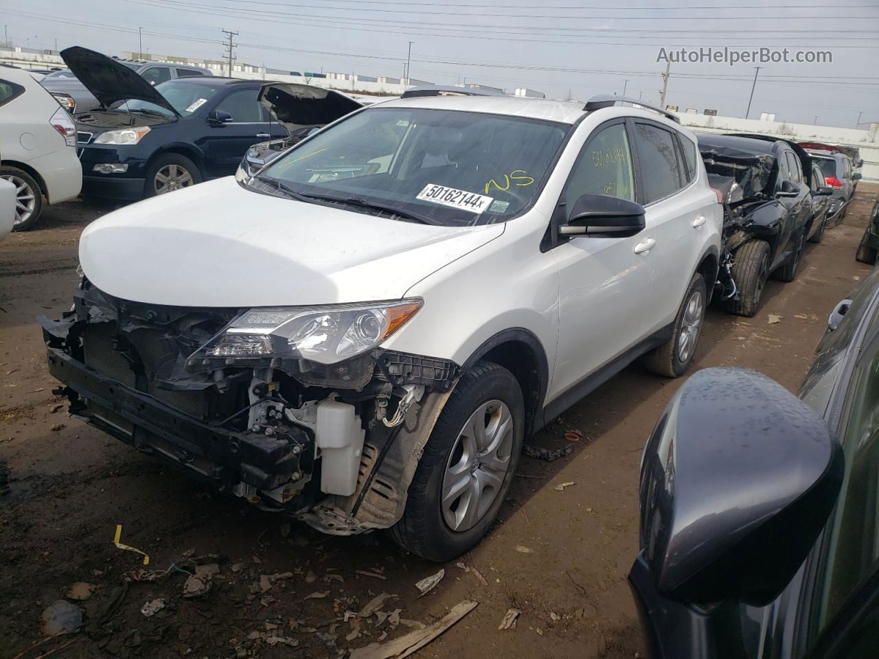 2015 Toyota Rav4 Le White vin: JTMBFREV5FD148081