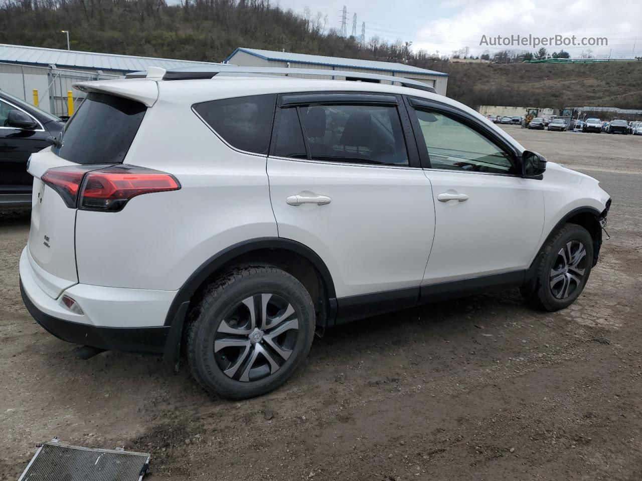 2017 Toyota Rav4 Le White vin: JTMBFREV5HD206290