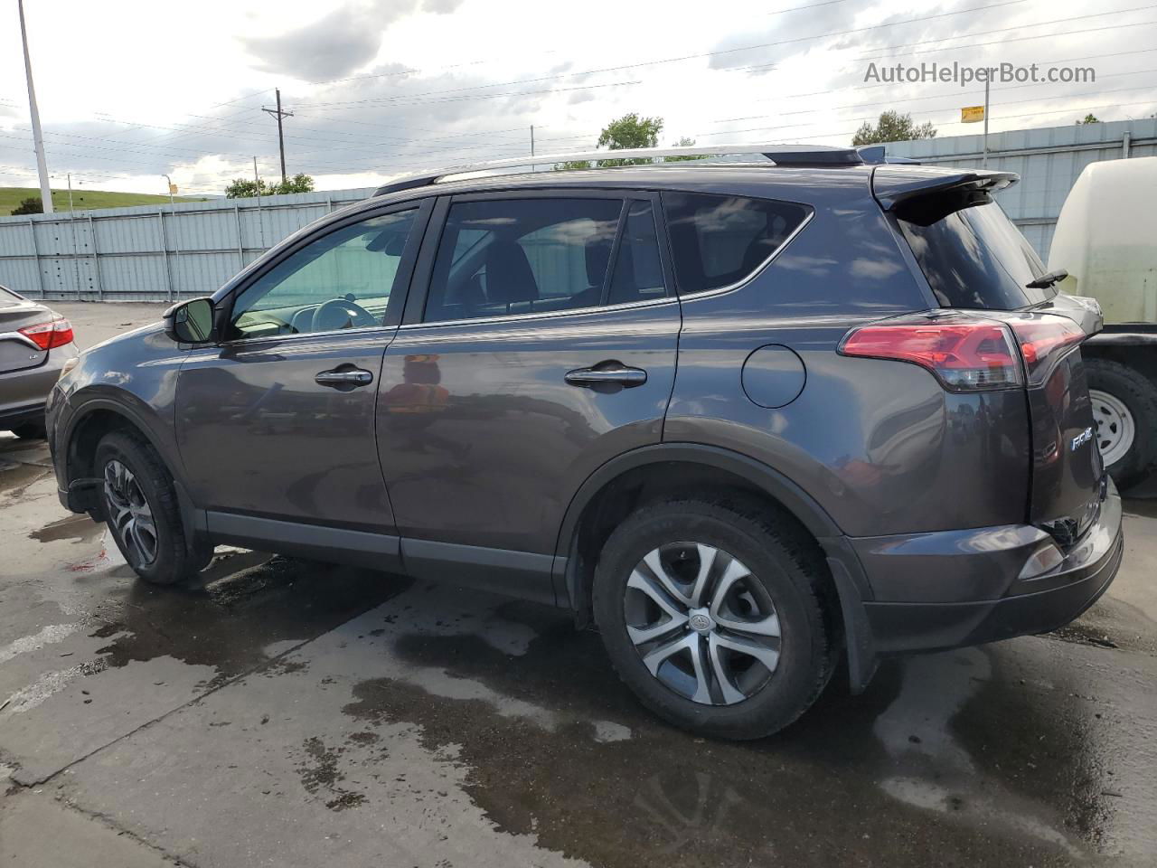 2018 Toyota Rav4 Le Gray vin: JTMBFREV5JJ234677