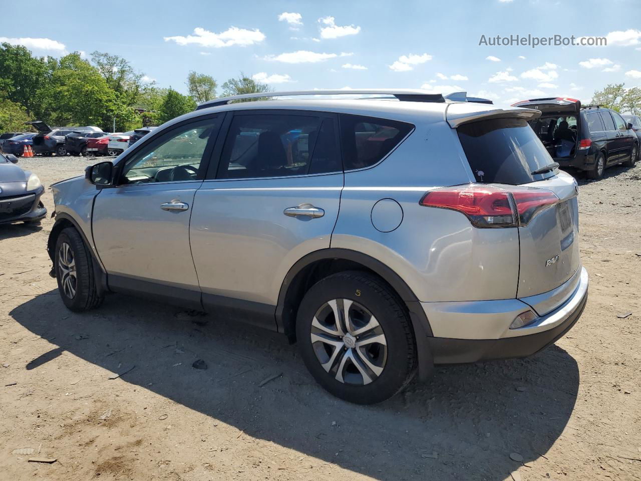 2018 Toyota Rav4 Le Silver vin: JTMBFREV8JJ200037