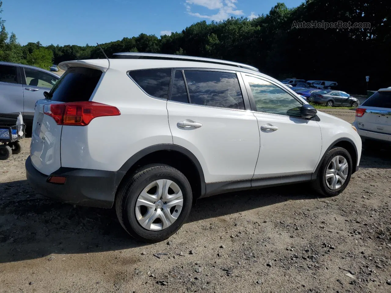 2015 Toyota Rav4 Le White vin: JTMBFREV9FD142221