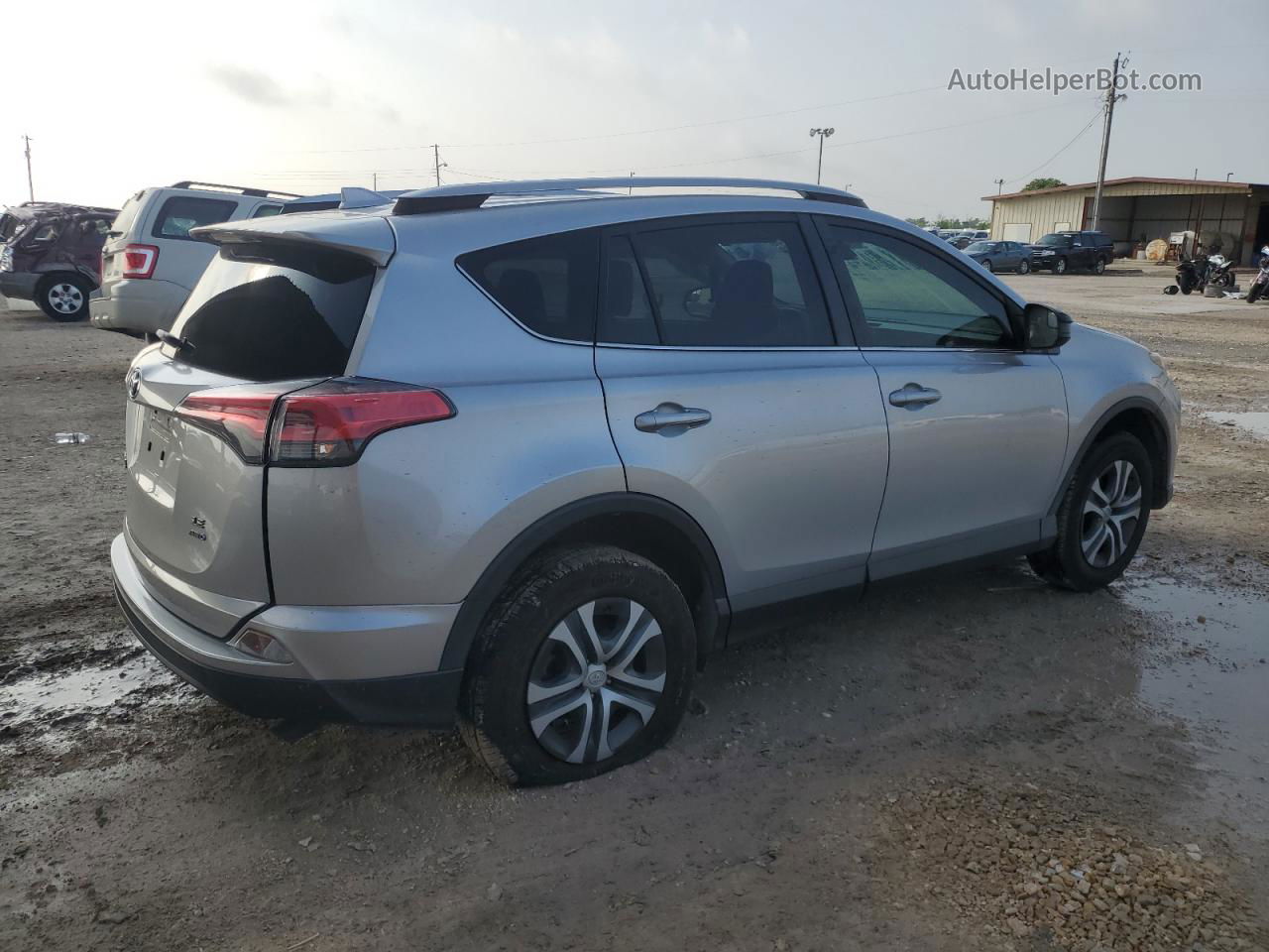 2018 Toyota Rav4 Le Серебряный vin: JTMBFREVXJJ201173