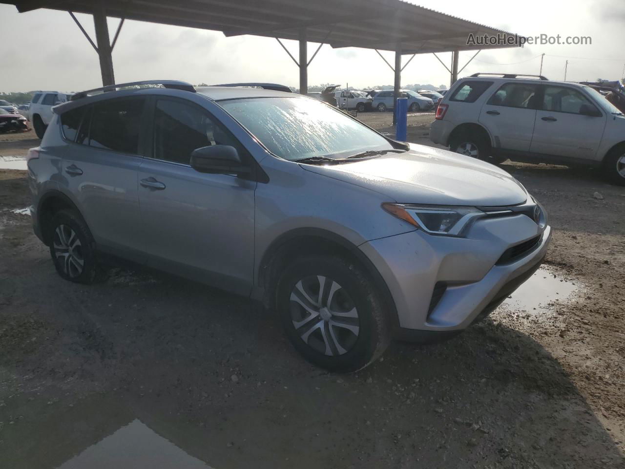 2018 Toyota Rav4 Le Silver vin: JTMBFREVXJJ201173