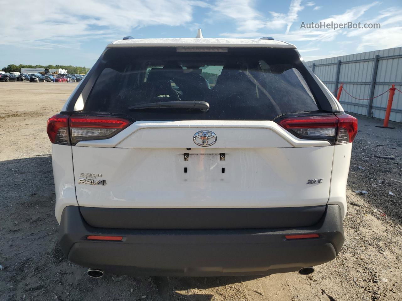 2019 Toyota Rav4 Xle Premium White vin: JTMC1RFV2KD510671