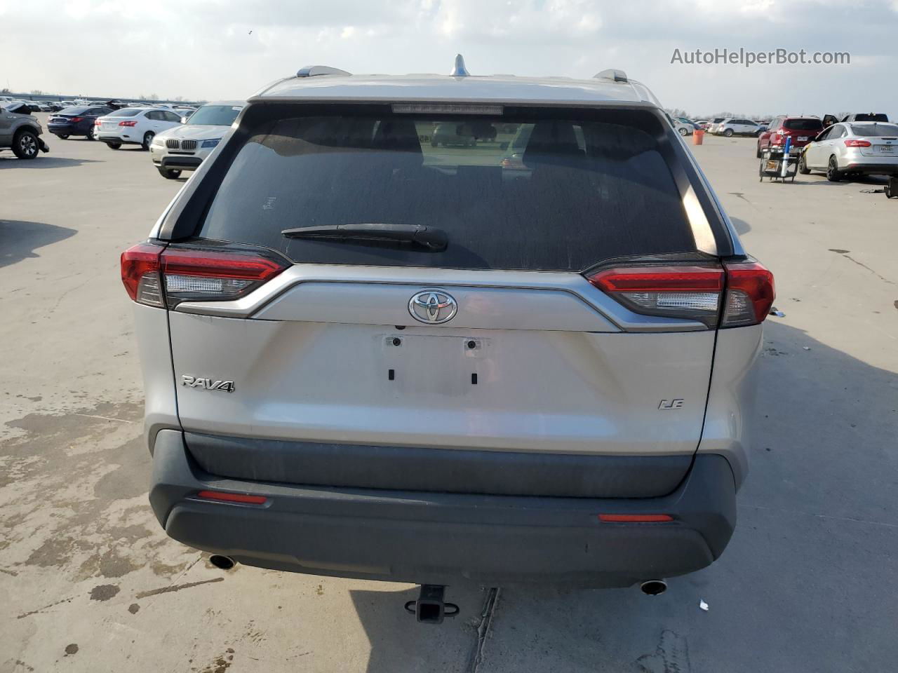 2019 Toyota Rav4 Le Silver vin: JTMH1RFV1KJ005910