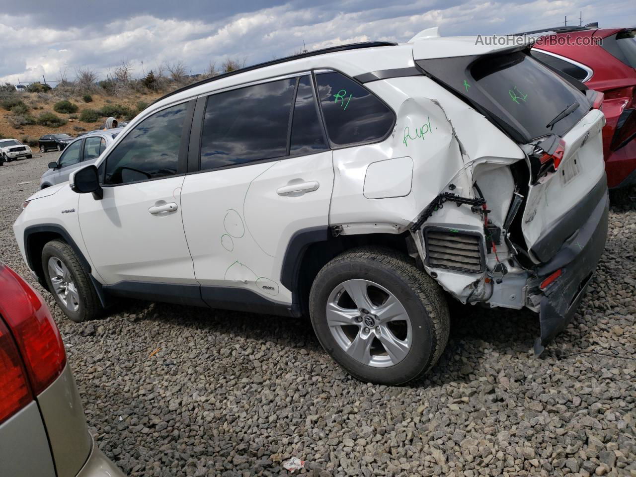 2019 Toyota Rav4 Le White vin: JTMMWRFV2KD503676