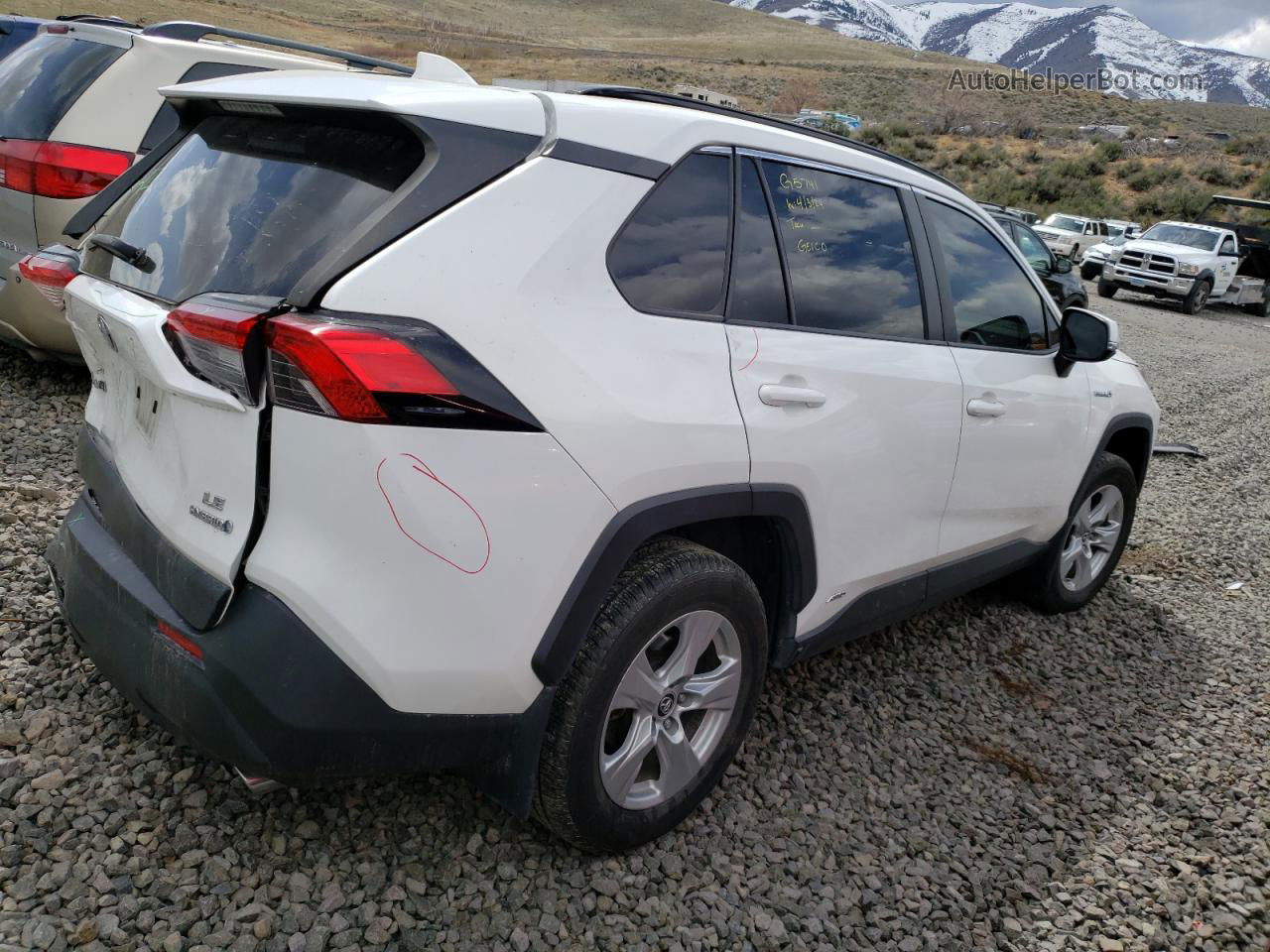 2019 Toyota Rav4 Le White vin: JTMMWRFV2KD503676