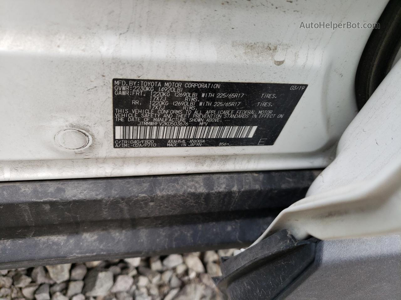 2019 Toyota Rav4 Le White vin: JTMMWRFV2KD503676